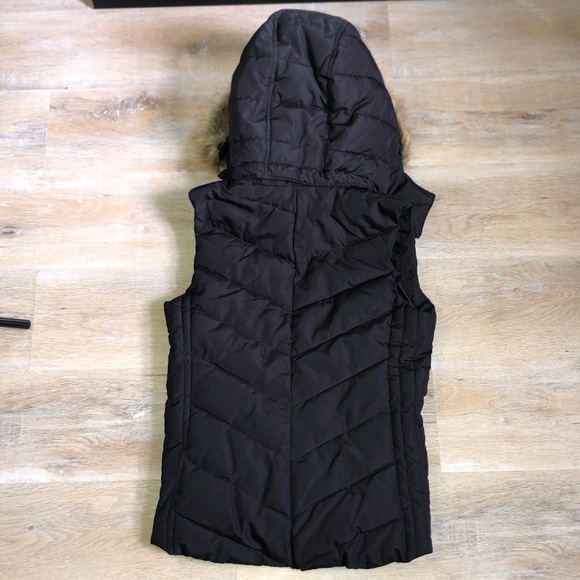H&M Faux Fur Hood Puffer Vest - Picture 6 of 6